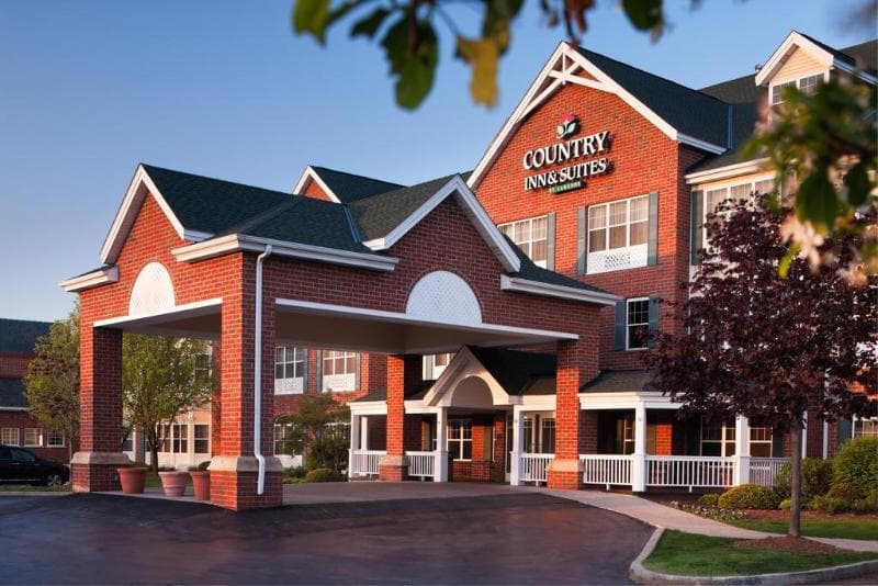 Country Inn & Suites by Radisson, Milwaukee West (Brookfield), WI 3