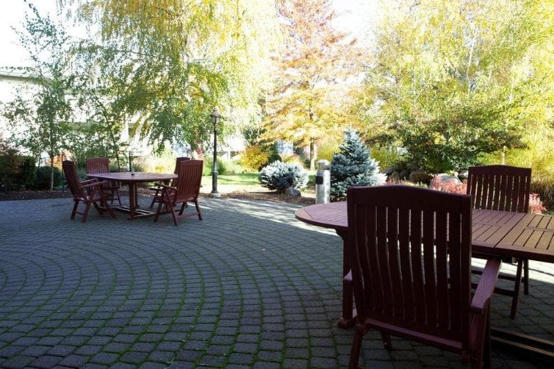Plaza Inn & Suites At Ashland Creek photo 1