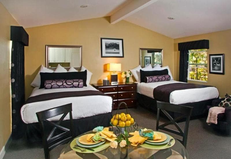 Sea Breeze Inn & Logde 2