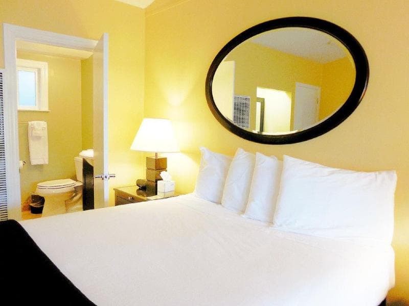 Sea Breeze Inn & Logde 3