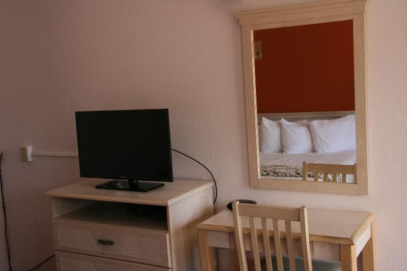 Royal Crest Inn Medford photo 1
