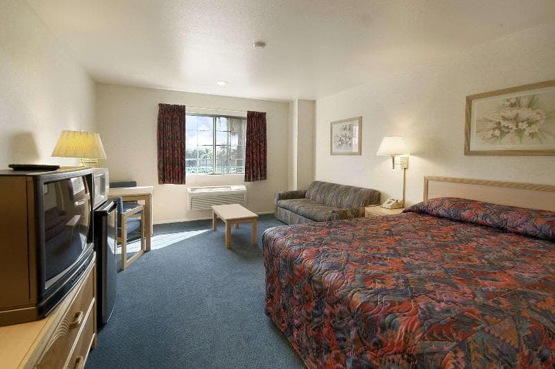 Days Inn by Wyndham Riverside Tyler Mall 5