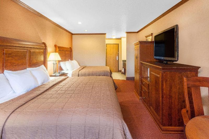 Ramada by Wyndham Mackinaw City Waterfront 5
