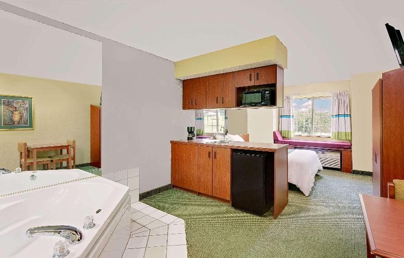 Microtel Inn & Suites By Wyndham Thomasville/High Point/Lexi 2