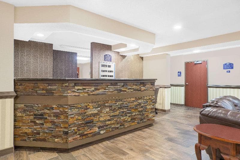 Microtel Inn & Suites by Wyndham Salisbury 3