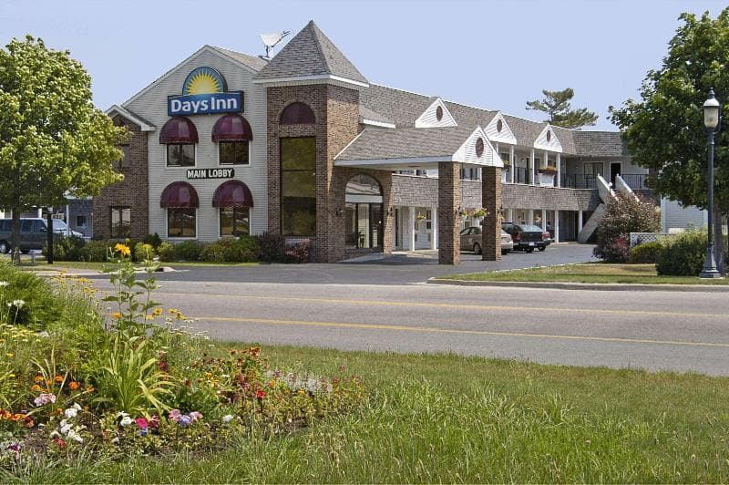Days Inn by Wyndham Mackinaw City - Lakeview 5