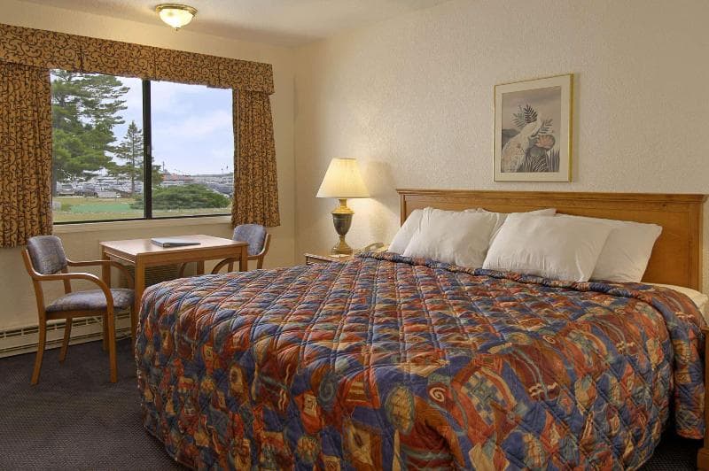 Days Inn by Wyndham Mackinaw City - Lakeview 2