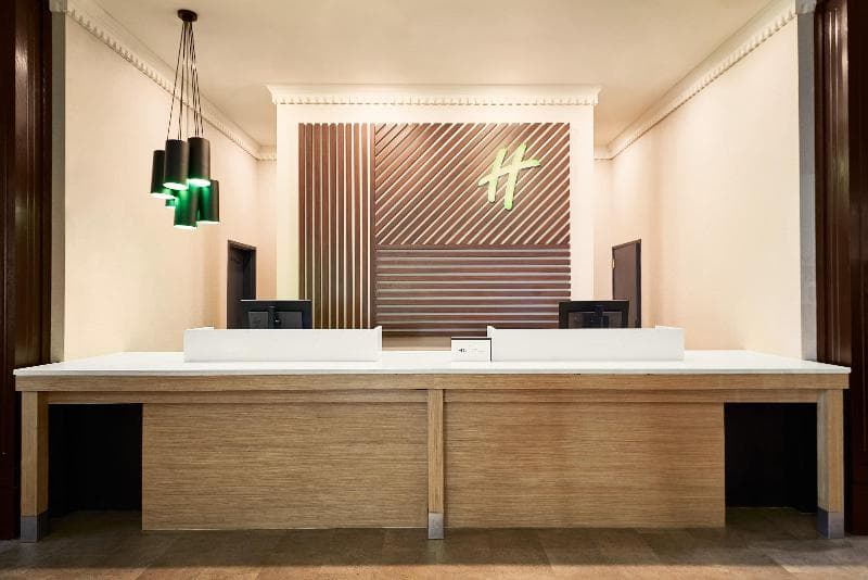 Holiday Inn & Suites Madison West 2