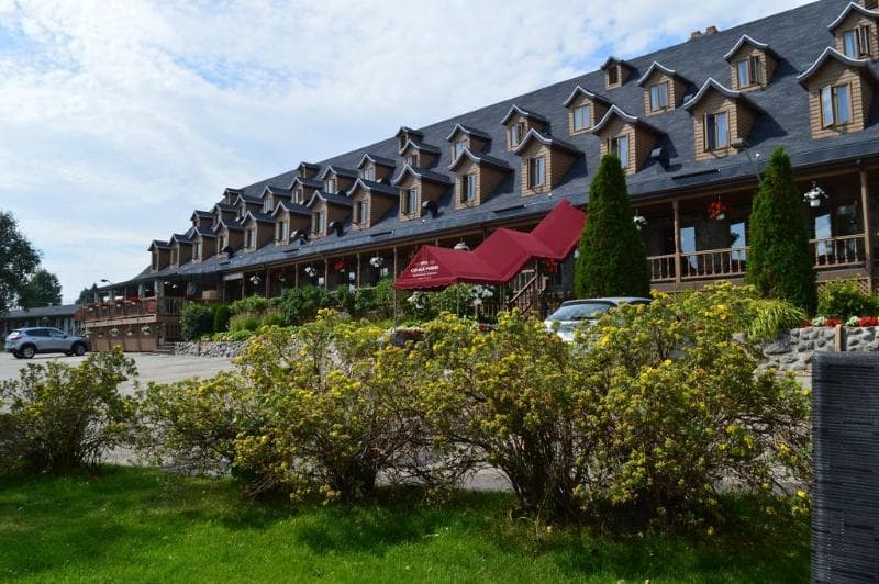 Hotel Cap-Aux-Pierres 2