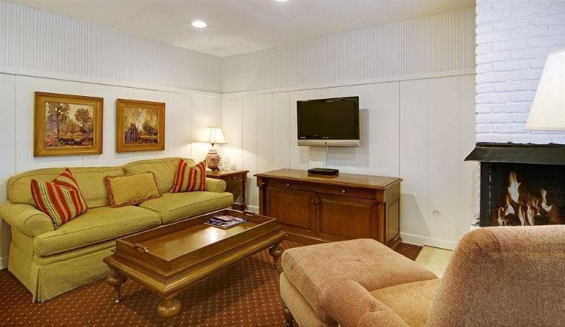 Wayside Inn 3