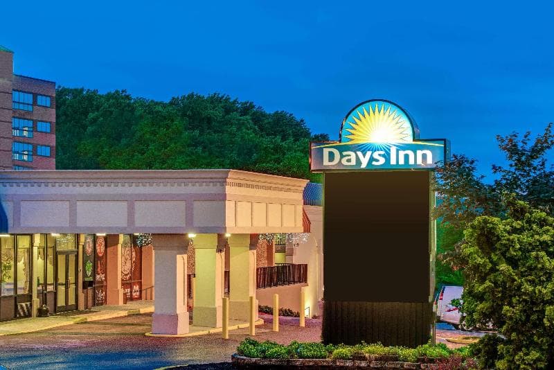 Days Inn By Wyndham Towson photo 1