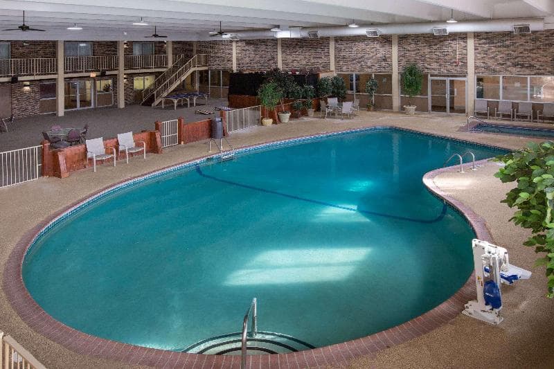 Ramada By Wyndham Marshall 5