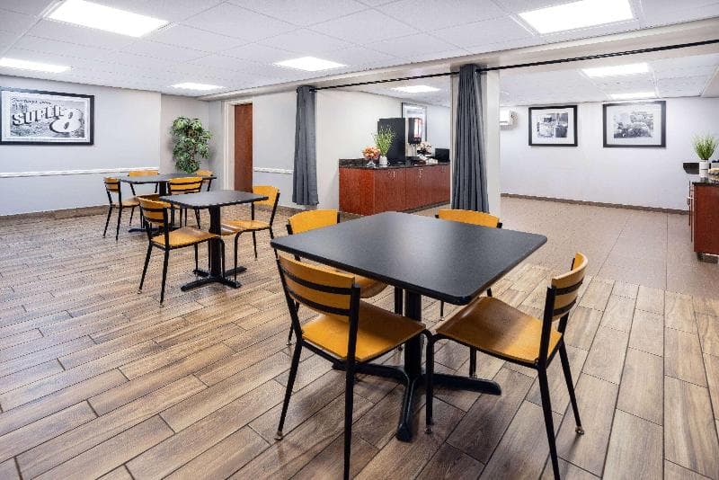 Super 8 by Wyndham Mount Laurel 5