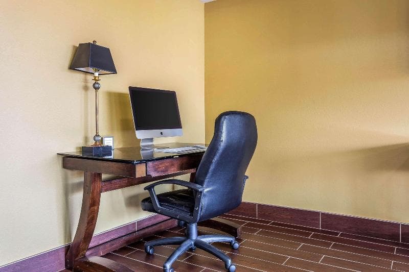 Quality Inn & Suites Warner Robins 4