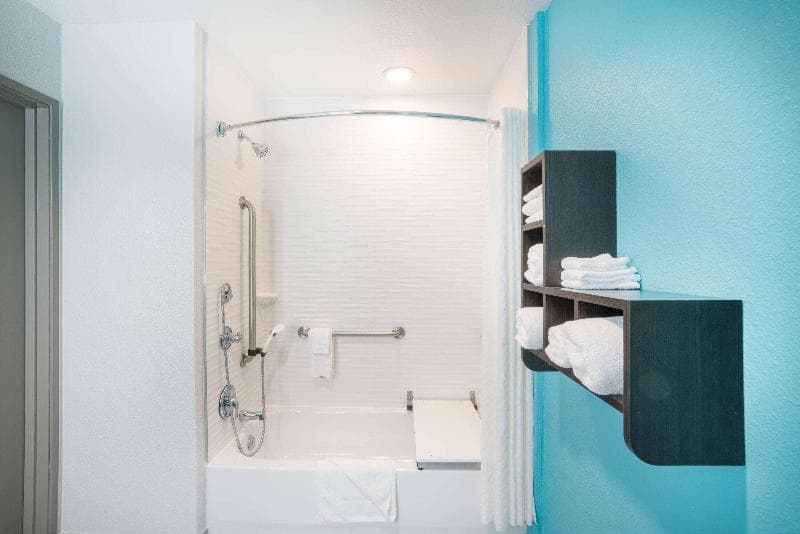 La Quinta Inn & Suites by Wyndham Montgomery 5