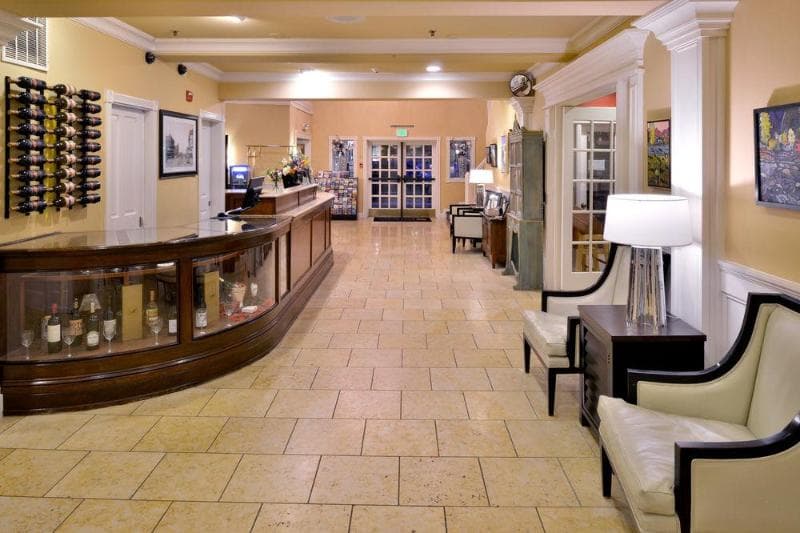 Majestic Inn & Spa photo 1