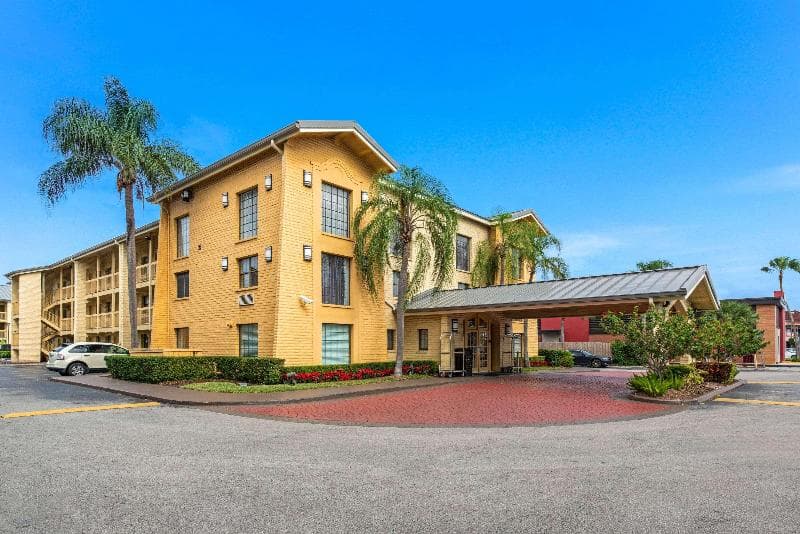 La Quinta Inn by Wyndham Miami Airport North photo 1