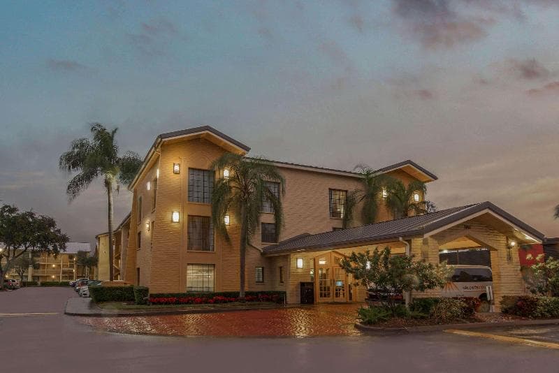La Quinta Inn by Wyndham Miami Airport North 2