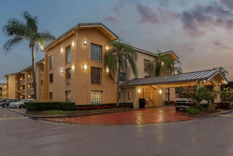 La Quinta Inn by Wyndham Miami Airport North 4