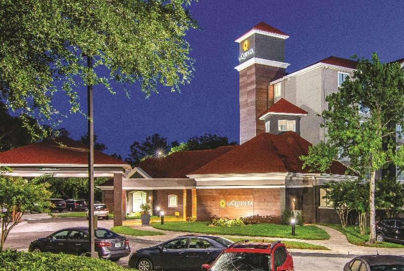 La Quinta Inn & Suites by Wyndham Orlando UCF 2