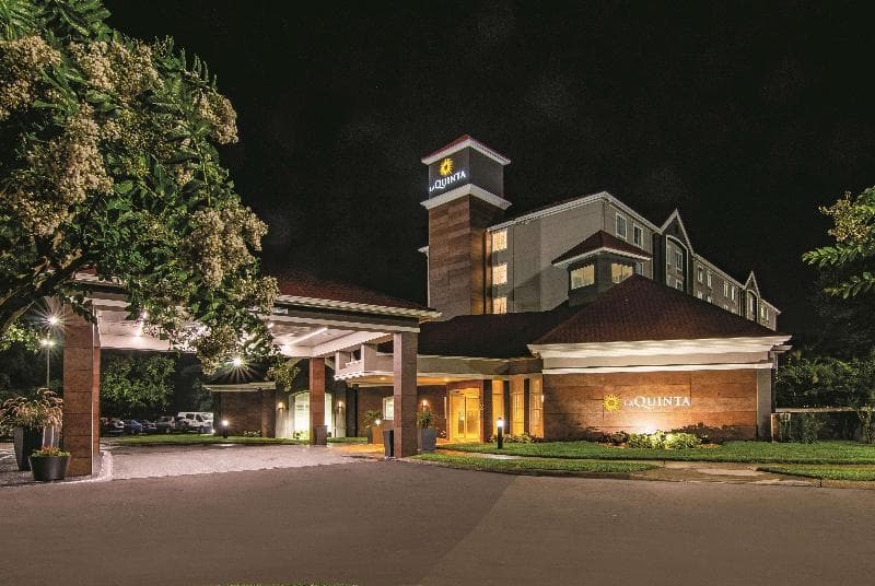 La Quinta Inn & Suites by Wyndham Orlando UCF 4