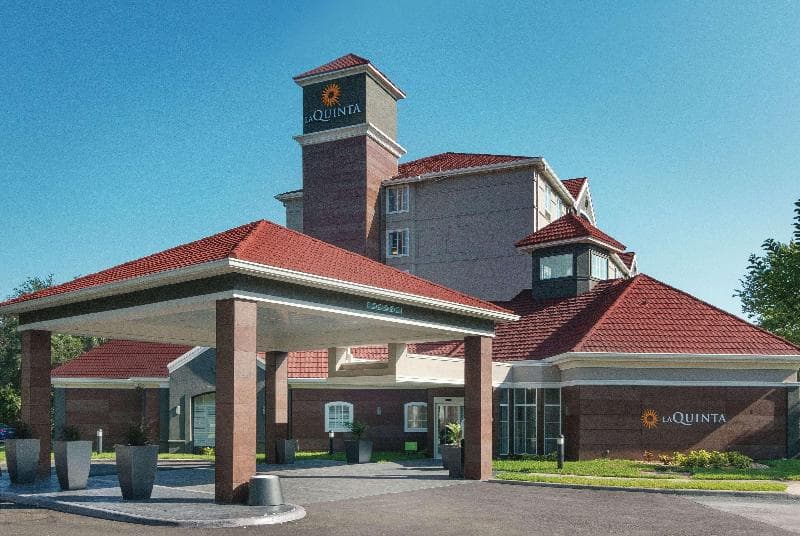 La Quinta Inn & Suites by Wyndham Orlando UCF 5