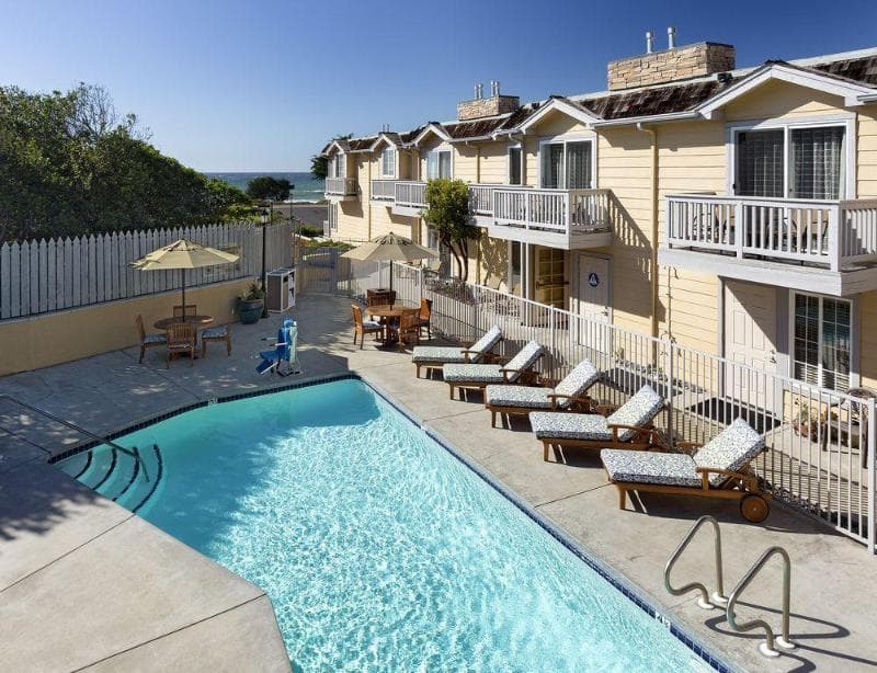 Pelican Inn & Suites photo 1