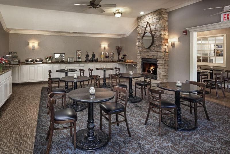 Pelican Inn & Suites 4