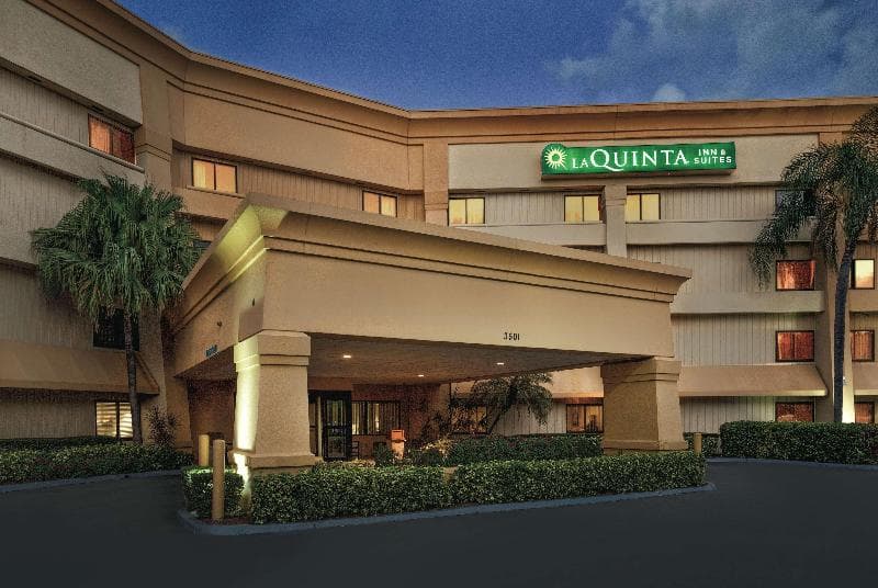 La Quinta Inn & Suites by Wyndham Miami Airport East 3