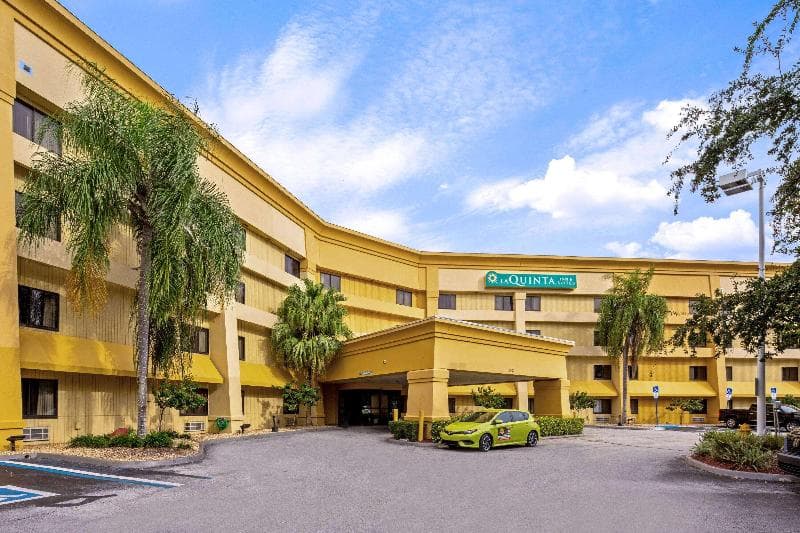 La Quinta Inn & Suites by Wyndham Miami Airport East 4