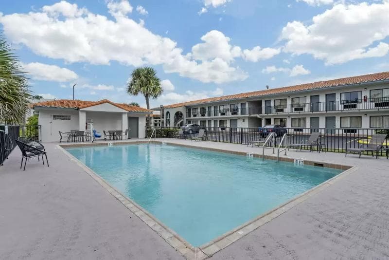 Days Inn & Suites By Wyndham Orlando East Ucf Area photo 1