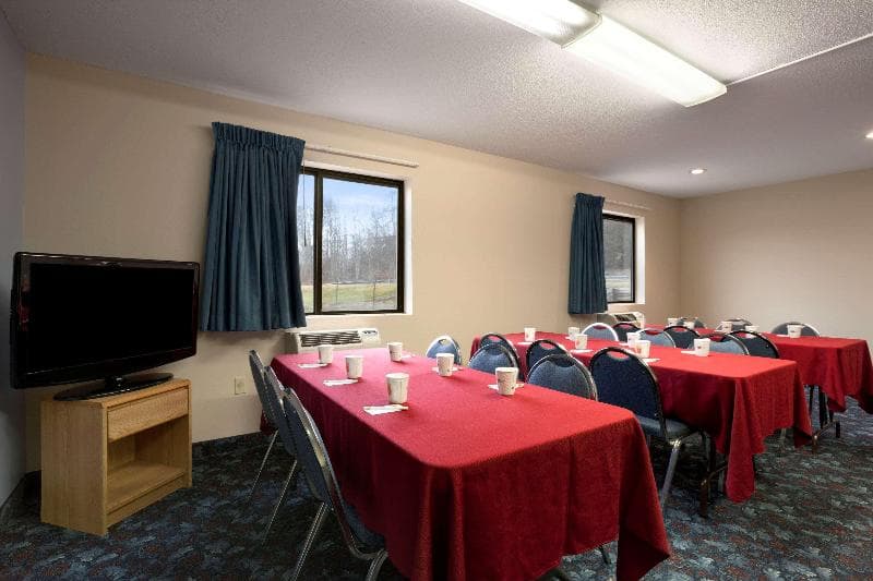 Super 8 By Wyndham Cromwell/Middletown photo 1