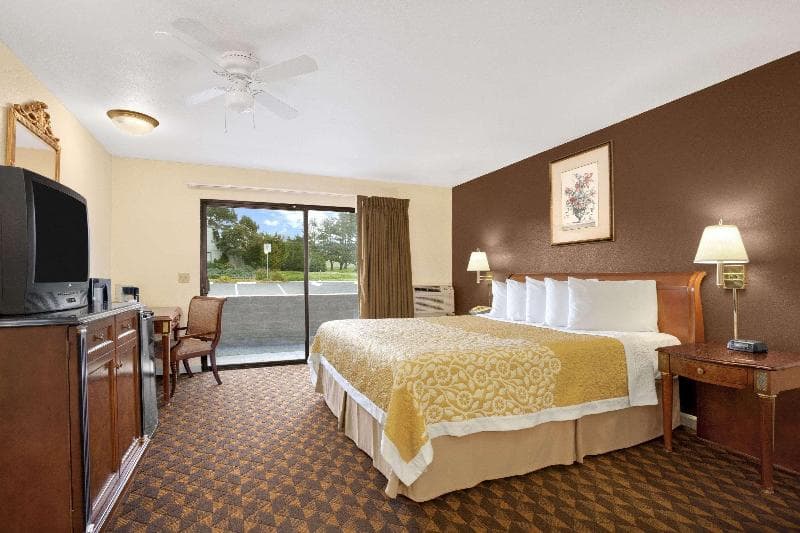 Days Inn By Wyndham San Simeon 5