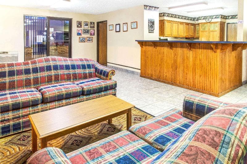 Super 8 by Wyndham Mount Vernon 4