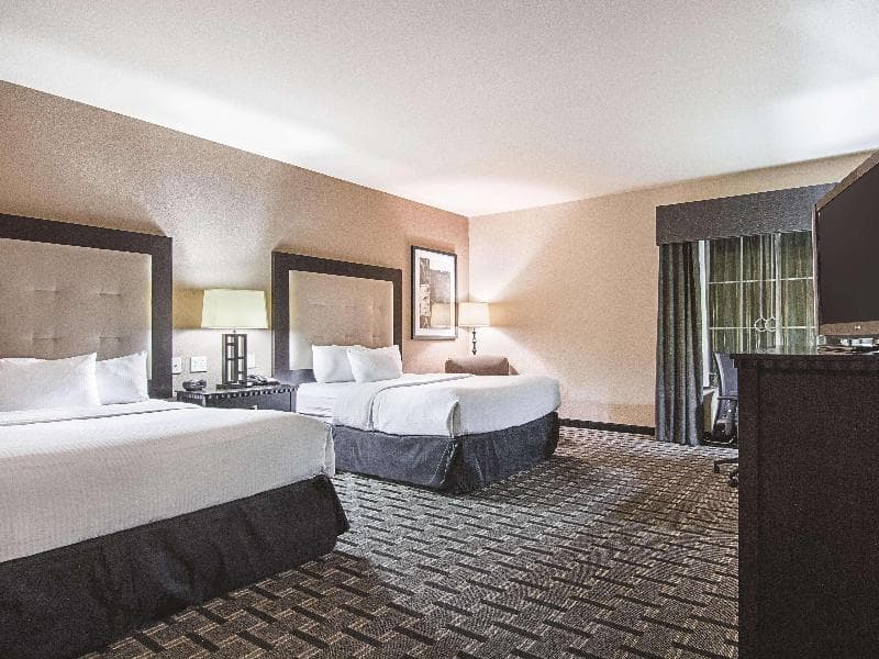 La Quinta Inn & Suites by Wyndham Mt. Pleasant 4