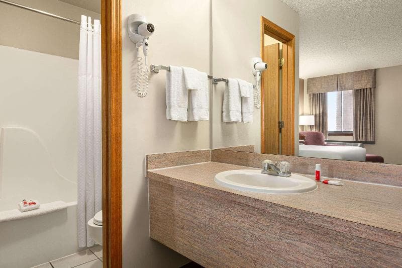 Travelodge By Wyndham Wellington 4