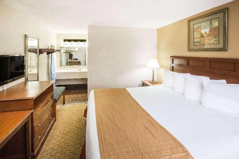Baymont by Wyndham Mobile/ I-65 photo 1