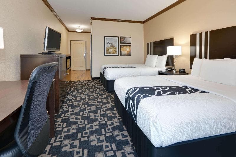 La Quinta Inn & Suites by Wyndham Big Spring 5