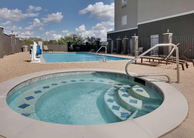 La Quinta Inn & Suites by Wyndham Big Spring 4