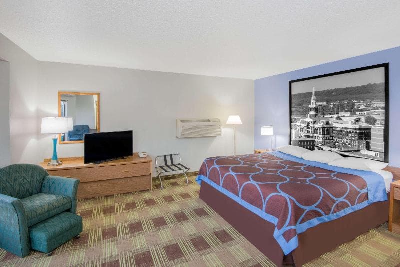 Super 8 By Wyndham Toledo 2