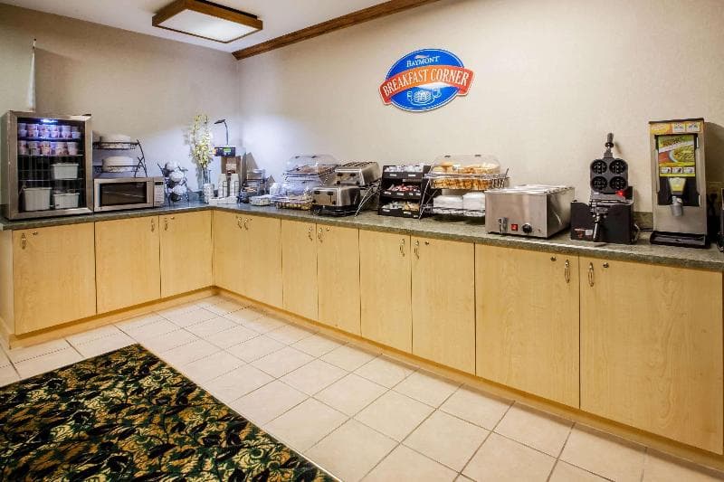 Baymont by Wyndham Mackinaw City 4