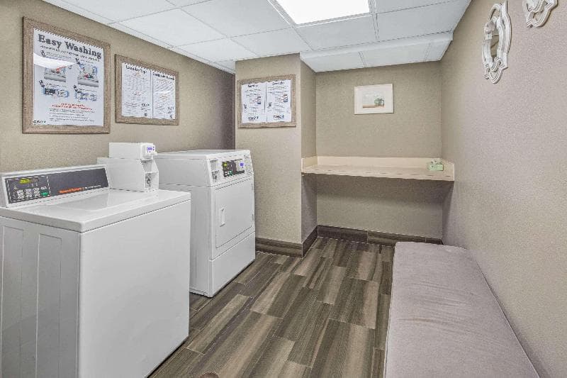 La Quinta Inn & Suites by Wyndham Miami Airport West 4