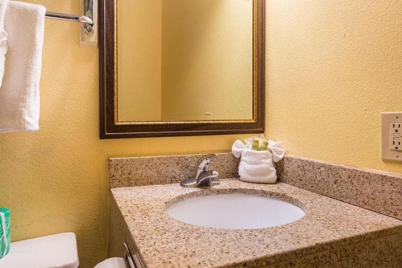 Aqua Breeze Inn photo 1