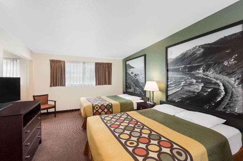 Super 8 by Wyndham Monterey photo 1