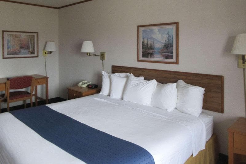 Days Inn By Wyndham Mackinaw City/Bridgeview Area 4