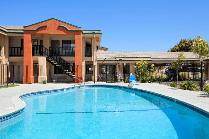 Super 8 By Wyndham Salinas 4
