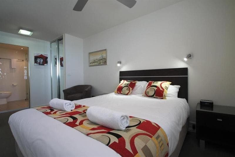 84 The Spit Holiday Apartments 3