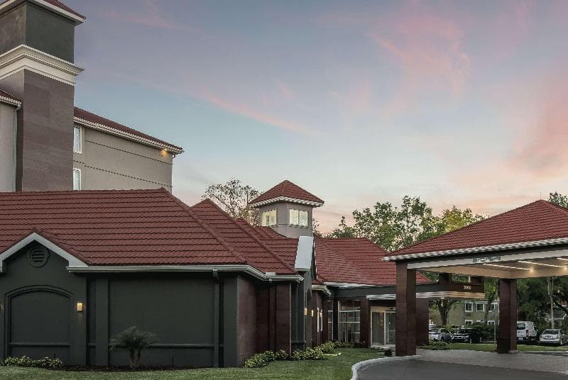 La Quinta Inn & Suites by Wyndham Orlando Lake Mary 4