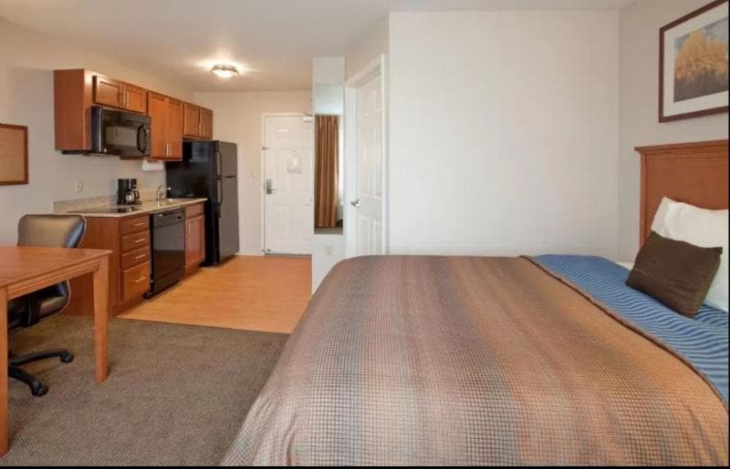 Candlewood Suites Kansas City Northeast 1
