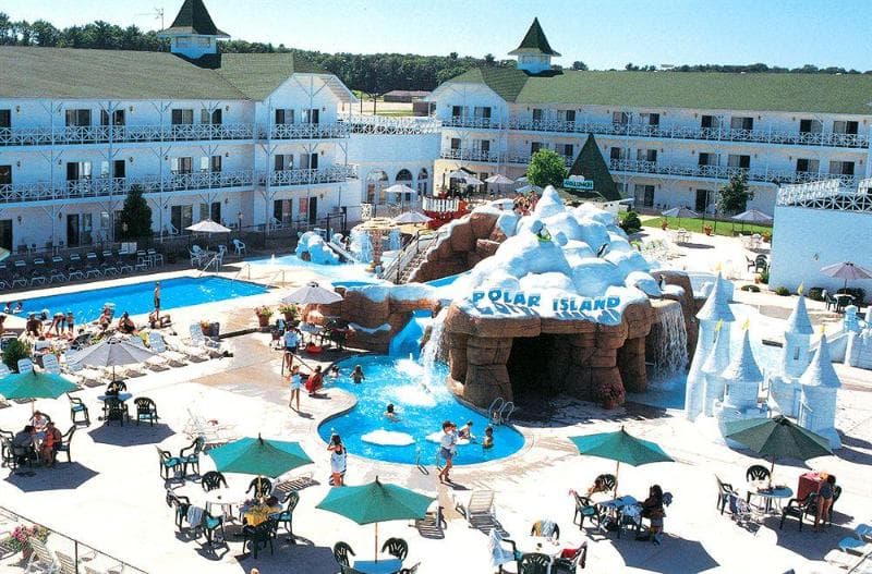 Clarion Hotel & Suites 5